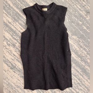 Aritzia sleeveless charcoal gray sweater size xs